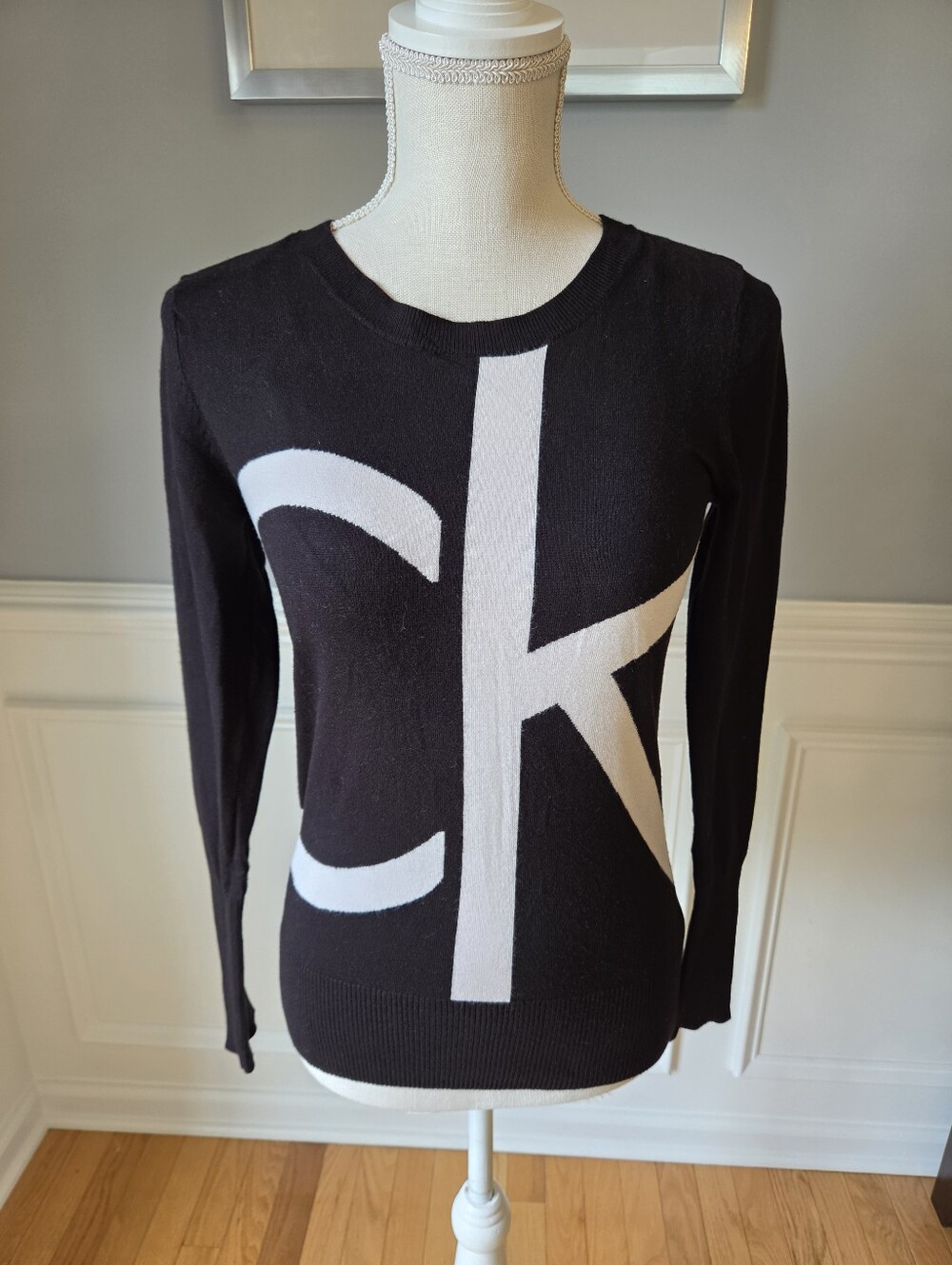Calvin Klein Black & Cream Fitted Crewneck Pullover Sweater Logo Women's Size XS